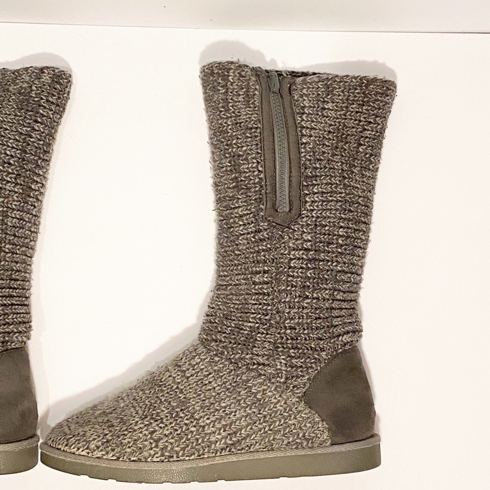 SO Gray Knit Boots